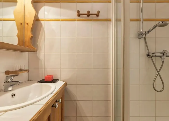 Grepon -city Center - Free Swimming Pool, Sauna, Gym - Free Parking - By Cozee *