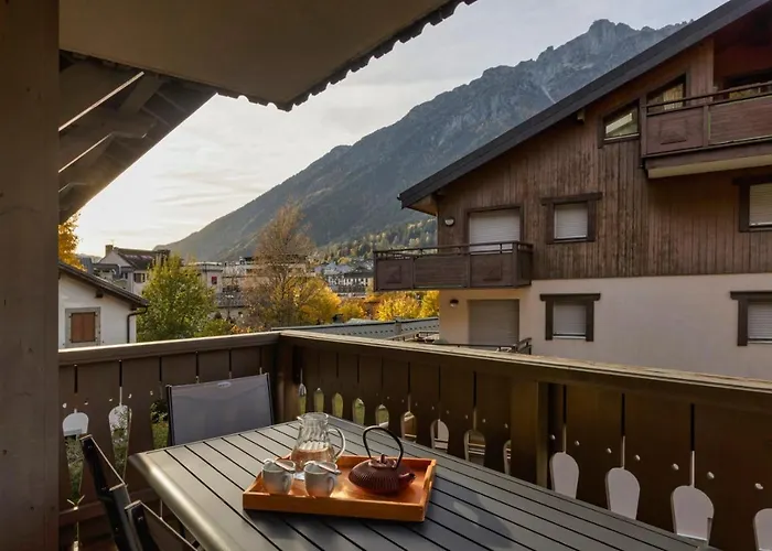 Grepon -city Center - Free Swimming Pool, Sauna, Gym - Free Parking - By Cozee