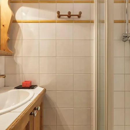 Grepon -city Center - Free Swimming Pool, Sauna, Gym - Free Parking - By Cozee *