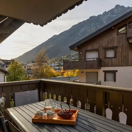 Grepon -city Center - Free Swimming Pool, Sauna, Gym - Free Parking - By Cozee