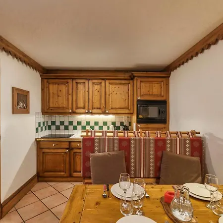 Grepon -city Center - Free Swimming Pool, Sauna, Gym - Free Parking - By Cozee Apartment