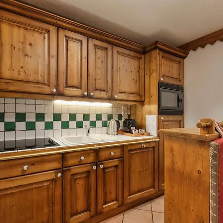 Apartment Grepon -city Center - Free Swimming Pool, Sauna, Gym - Free Parking - By Cozee Chamonix