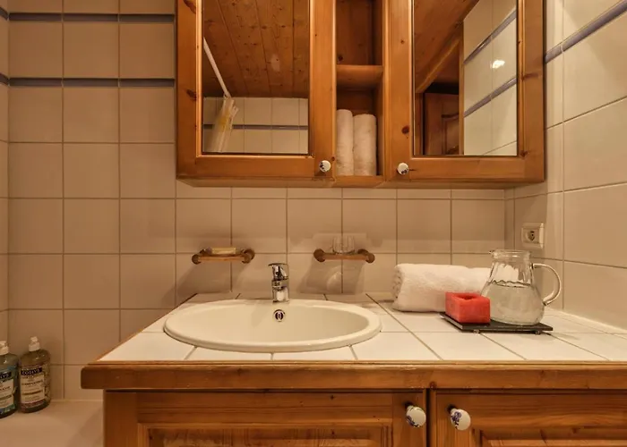 Grepon -city Center - Free Swimming Pool, Sauna, Gym - Free Parking - By Cozee *