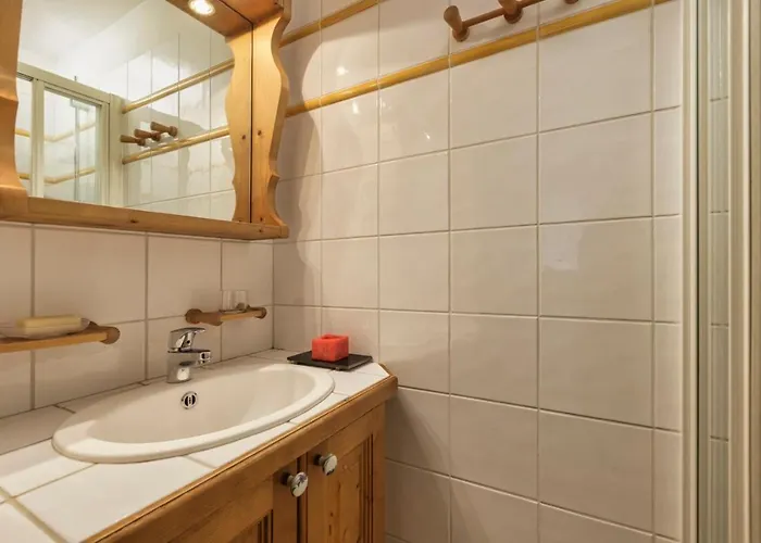 Appartamento Grepon -city Center - Free Swimming Pool, Sauna, Gym - Free Parking - By Cozee