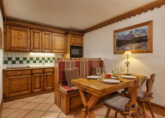 Grepon -city Center - Free Swimming Pool, Sauna, Gym - Free Parking - By Cozee Appartamento