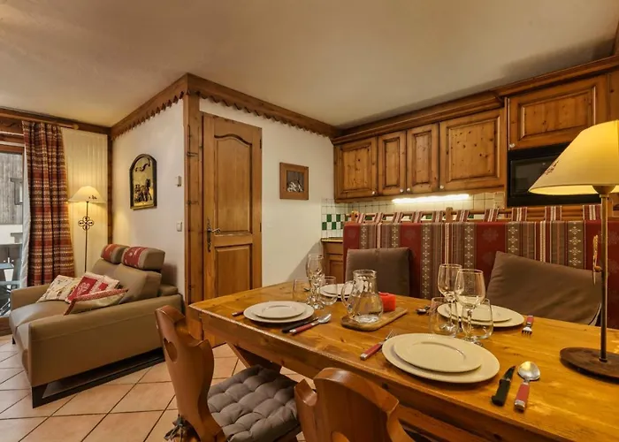 Grepon -city Center - Free Swimming Pool, Sauna, Gym - Free Parking - By Cozee