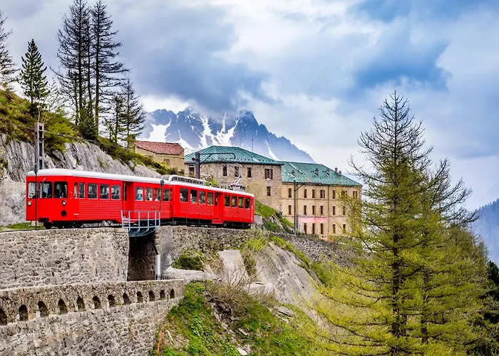 Grepon -city Center - Free Swimming Pool, Sauna, Gym - Free Parking - By Cozee