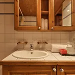 Grepon -city Center - Free Swimming Pool, Sauna, Gym - Free Parking - By Cozee *