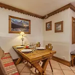Appartamento Grepon -city Center - Free Swimming Pool, Sauna, Gym - Free Parking - By Cozee *